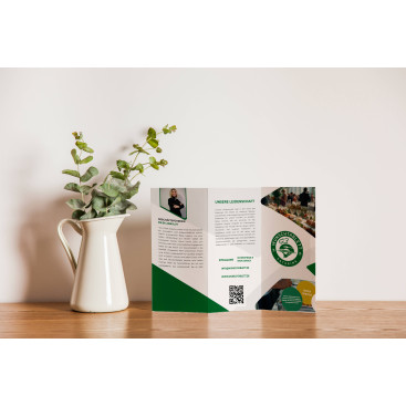 Wunschtablett Broşür yarışmasına tasarımcı serbestt tarafından sunulan  tasarım 