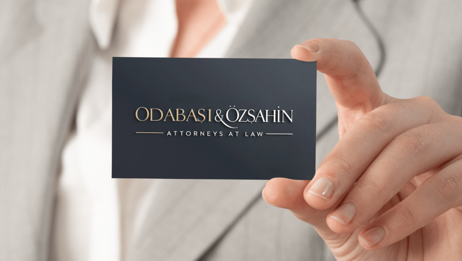 Tasarlayan Supreme-Striking-Minimal ve Etkileyici Bir Logo (Hukuk)