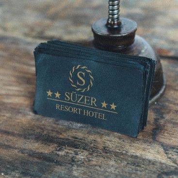 4 YILDIZLI HOTEL İÇİN LOGO ÇALIŞMASI yarışmasına tasarımcı tasarimmakinesi tarafından sunulan  tasarım 