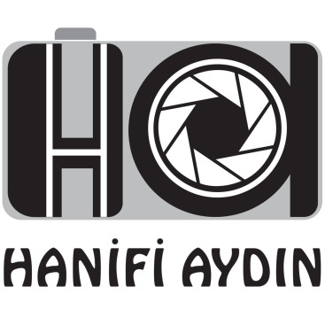 Profesyonel Fotoğrafçılık isme özel logo yarışmasına tasarımcı Emre Korumaz tarafından sunulan  tasarım 