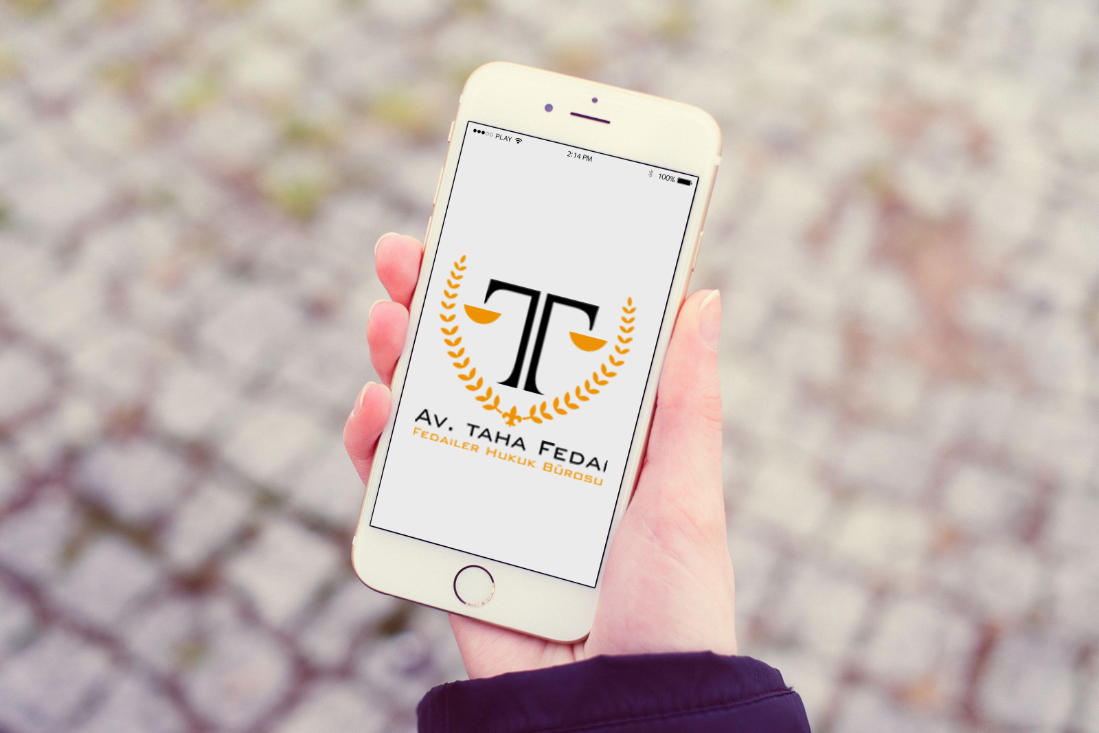 Tasarlayan B T-Hukuk Bürosu Logo Tasarımı
