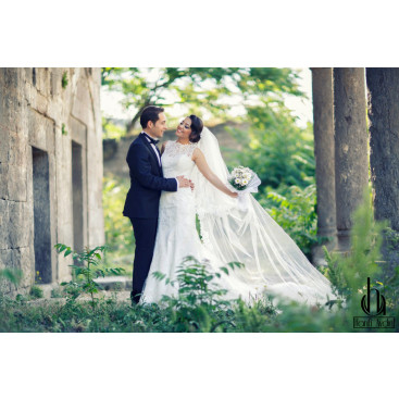 Profesyonel Fotoğrafçılık isme özel logo yarışmasına tasarımcı moisay tarafından sunulan  tasarım 