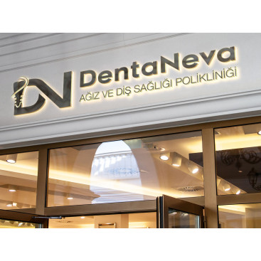 Diş kliniği için logo tasarımı yarışmasına tasarımcı Etrah™ tarafından sunulan  tasarım 