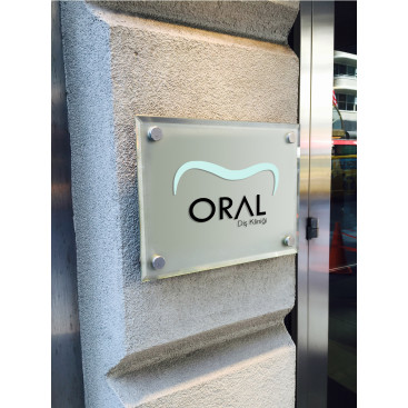 Oral Diş Kliniği - Logo Tasarımı yarışmasına tasarımcı ekceen  tarafından sunulan  tasarım 