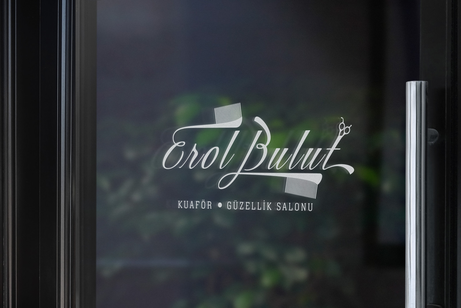 Tasarlayan aksdesign-KUAFÖR VE GÜZELLİK SALONUMUZ İÇİN LOGO
