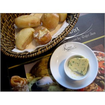 Remina Restaurant by Rafet İnce yarışmasına tasarımcı TalentedGrfk_:) tarafından sunulan  tasarım 