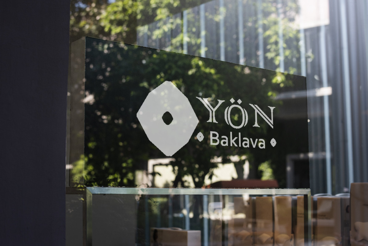 Tasarlayan Kevser Tekten-Yön Baklava şirketimiz için sade ve şık