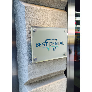 Best Dental Yeni logosunu arıyor yarışmasına tasarımcı erdincokulmus tarafından sunulan  tasarım 